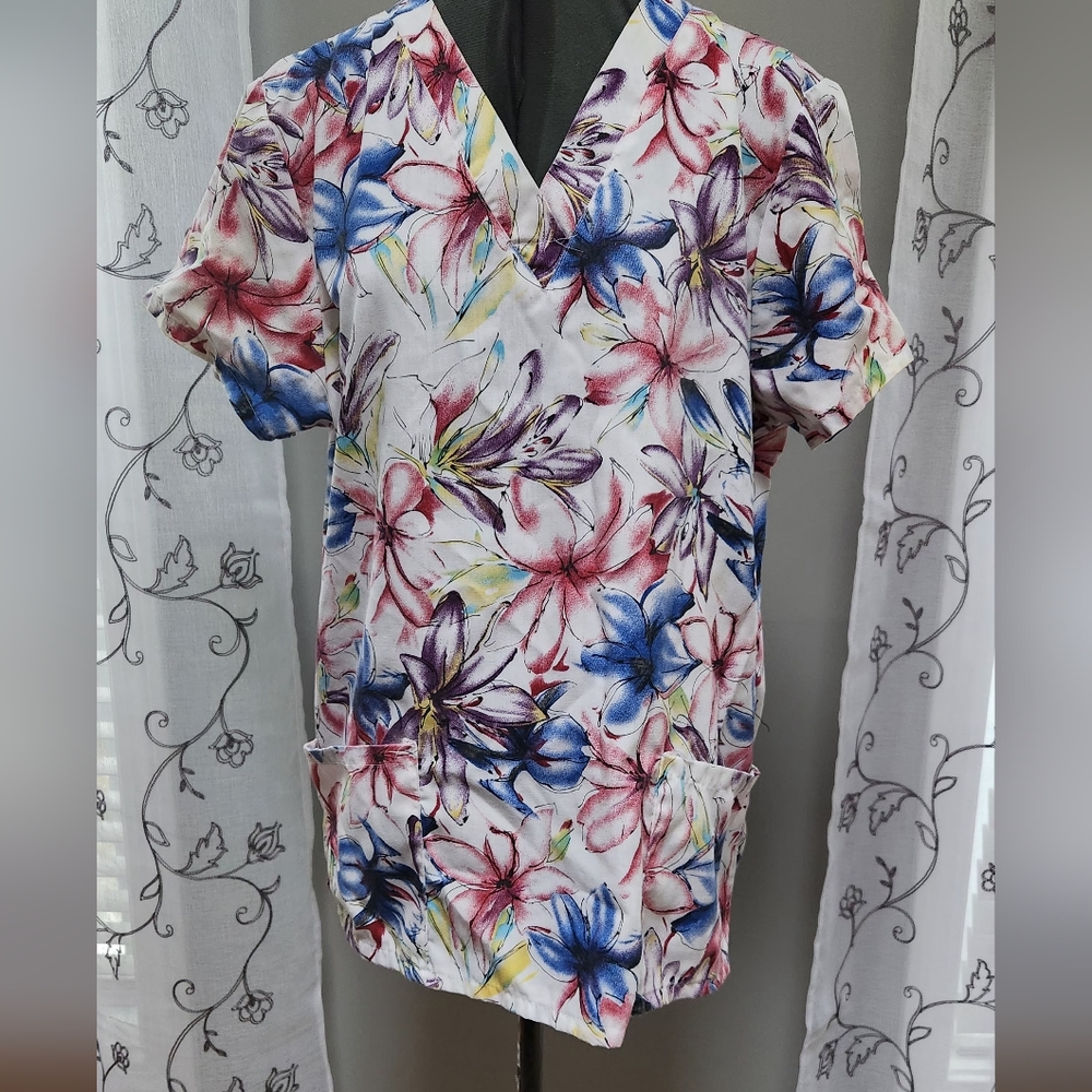 DENICE Women’s Vibrant Multi Color Short Sleeve V-neck Scrub Top Floral Medium